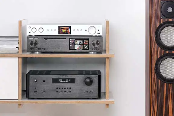 HiFi-Tuner ist in Wohnumgebung platziert