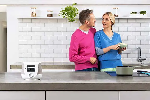 Radio hören beim Kochen.