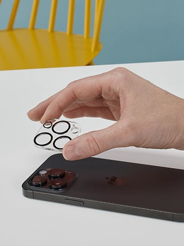 Hama Kamera-Schutzglas für wird auf iPhone 14 Pro/14 Pro Max montiert