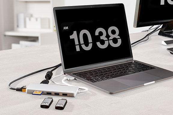 Hama USB-C-Hub, "Connect2Mac" am MacBook angeschlossen
